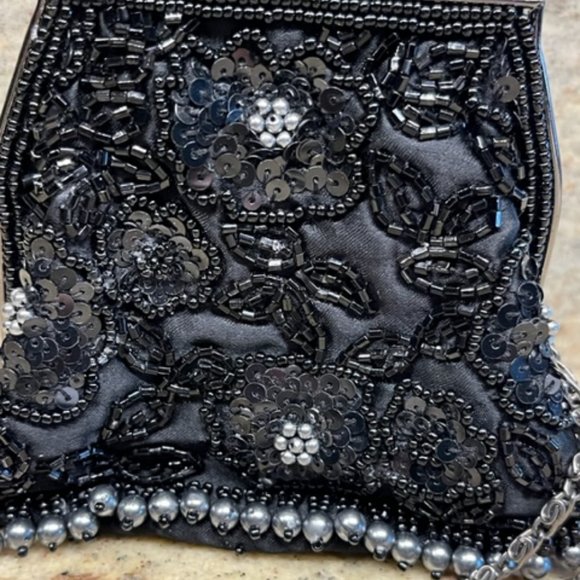 Mini-Purse: Black and Silver Beads, Black Sequins, & Gunmetal Gray Chain Strap - Picture 5 of 15